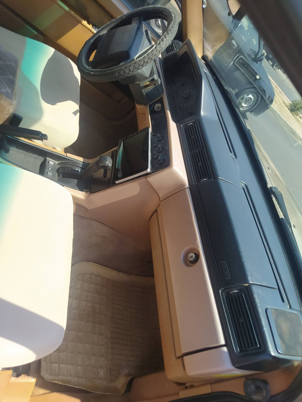 فالفو مديل 94 
السياره كير محرك جدد تايرات جدد 

محرك 4عادي مو تيربو 
السياره بسمي تبريد شغال 
سعر 73 بيها مجال قليل تفاصيل اكثر أتصل ***********
*********** مكاني موصل
