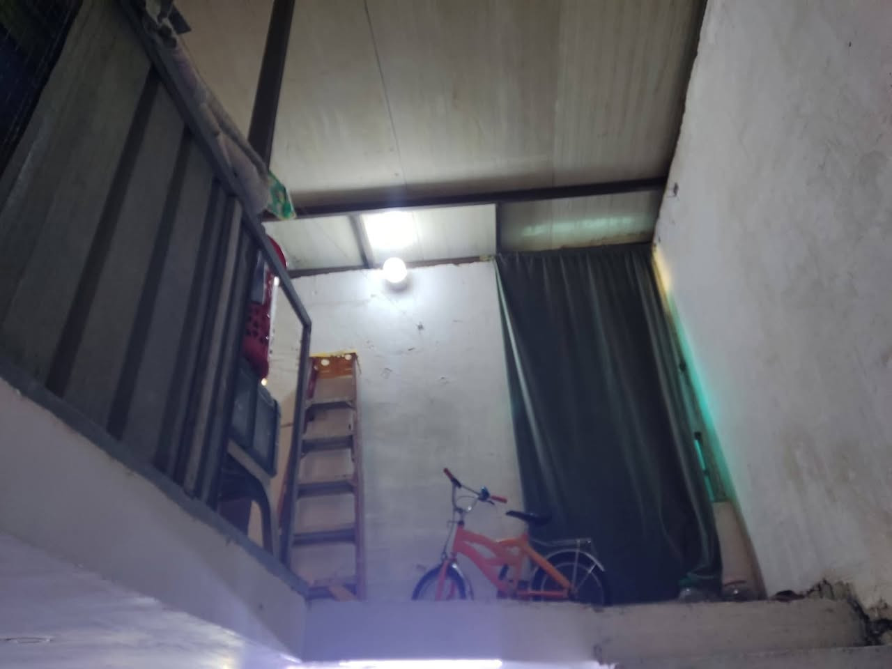 بيت للبيع قاط واحد
مساحة ٨٥ متر
٤متر ونص الواجهة
١٦ متر النزال
العنوان الكمالية البستان 
الاتصال على الرقم 
***********
