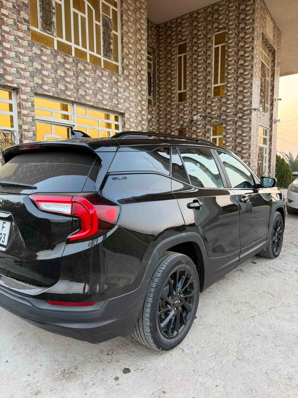 🚘 GMC Terrain SLE Black Edition 2023
• محرك 1.5 Turbo اقتصادي واعتمادي
• ماشية فقط 28 ألف ميل
• رادار
• تتبع مسار
• كاميرا خلفية
• Apple CarPlay
• كشنات تدفئة
• كير أوتوماتيك
• عزل ممتاز وقيادة مريحة
• Black Edition بشكل رياضي ومميز

السيارة حادثها خلفي مثل ما موضح بالصور، وكلشي واضح للمشتري بدون إخفاء.

📍 رقم بغداد باسمي — تحويل مباشر

والجرب الـ Terrain يعرف شكد سيارة عملية، مريحة واقتصادية بالاستخدام اليومي.

💵 المطلوب: 18,800$
📞 للاستفسار: ***********
