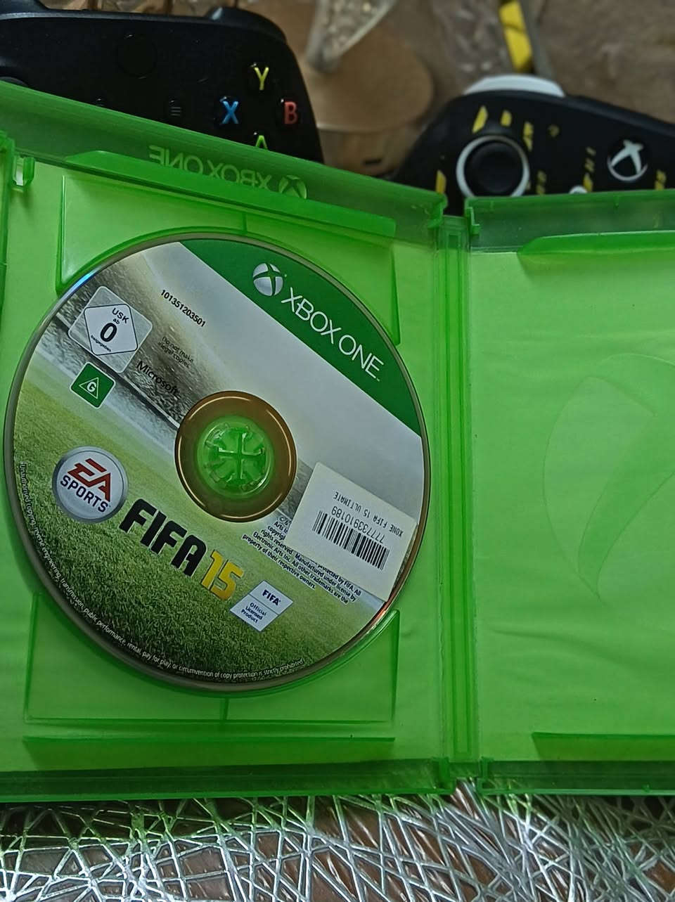 قرص اكس بوكس فيفا 15 السعر 10 ومتوفر توصيل لجميع محافظات العراق

نص مكتوب في الصور:
- Xbox Center ***********