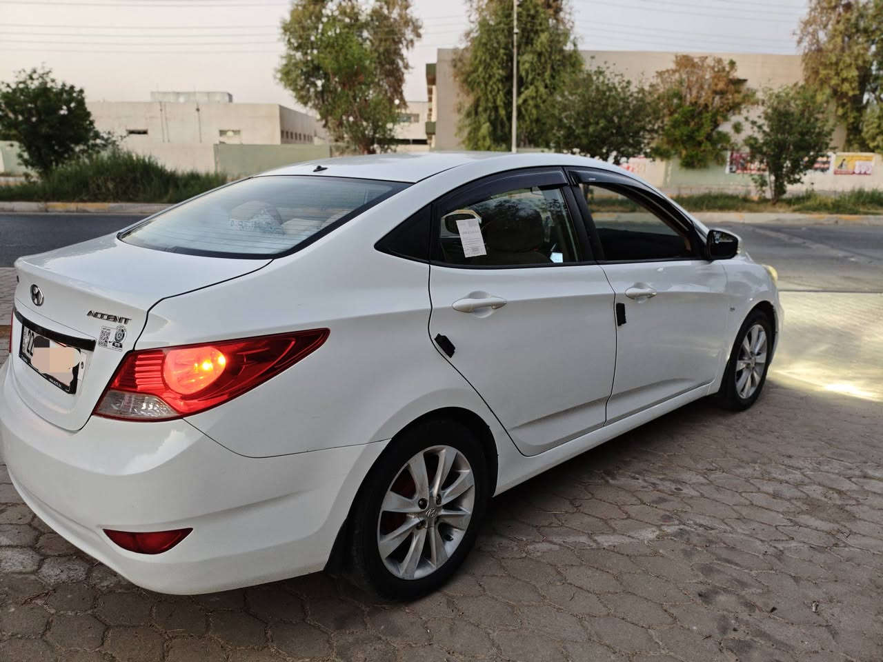 اكسنت 2012 خليجي
محرك 1600 دوش
كهربائيات كاملة بدون نقص
شاشة ايباد
مري قلاب
اشاير بالمري
تحكم ستيرن
سياره نضيفه ومال جنايه
محرك وكير (لا مفتوح ولا ملعوب بي)
تبريدها ثلج
صدر ودبلات جديدة 
بيها جوا قبغ بانزين فقط صبغ محدد بالون الاحمر 
و3 مكانات بارد كلش خفيف محدد بالون الاخضر 
دوشمتها جديدة غرفتها حلوه
السعر 99 وبيها مجال 
رقمها اربيل حديث وباسمنا يعني شرط التحويل 
عنوان كركوك التواصل يكون على ***********
