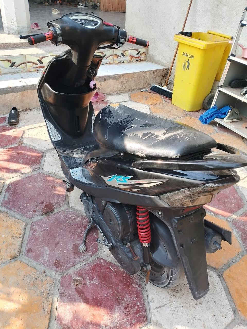 ددراجه ماكس مفتوحه مره وحده مبدل بس ولفات يعني مو تجفيت بوشه وبستم بلاد المكان قضاء المدينه
باقي التفاصيل علرقم ***********
