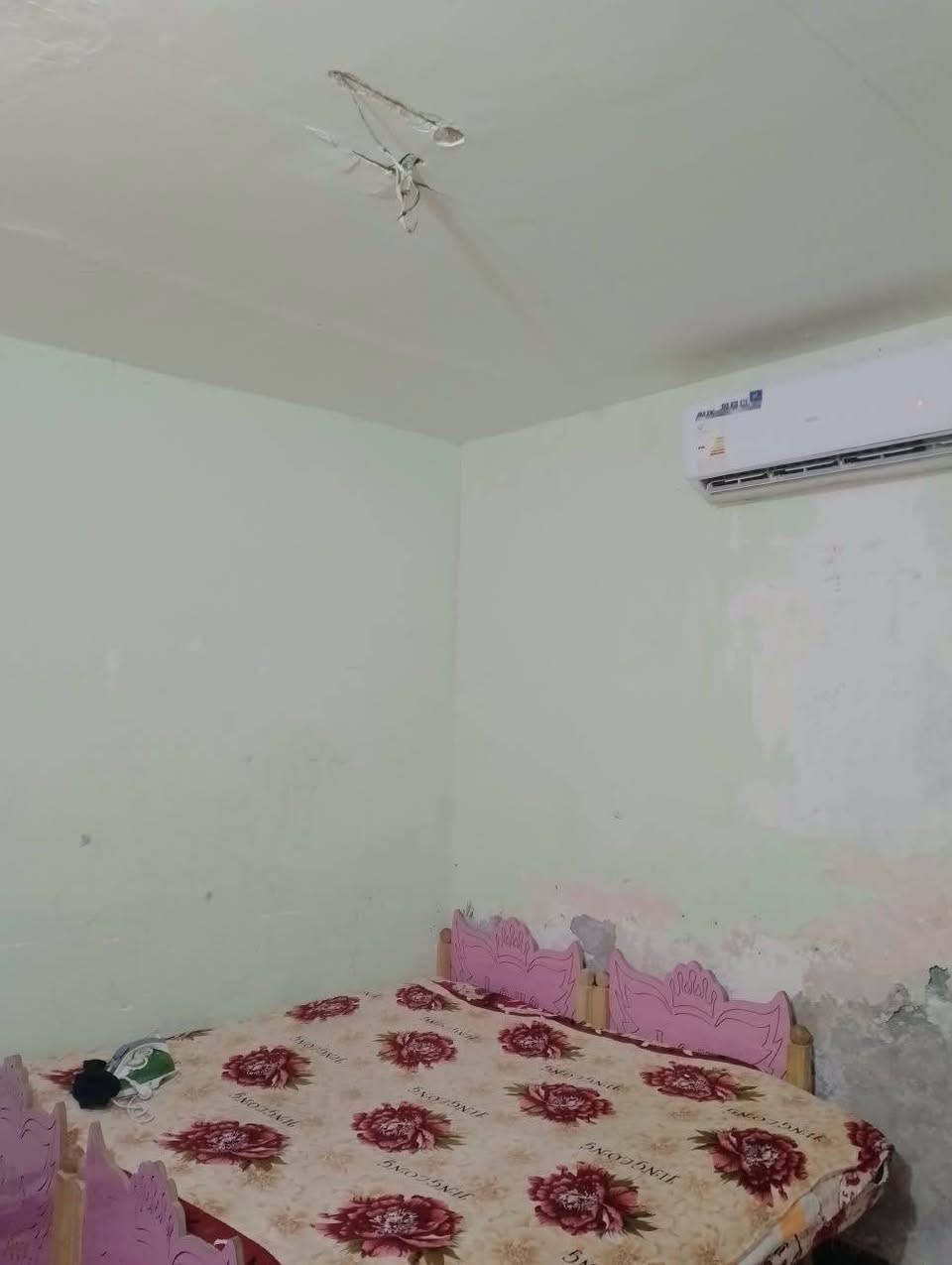 السلام عليكم  بيت طابو للبيع المساحه 180 متر الموقع حي المدني مجاور مدرسه محمد باقر الصدر ومدرسه الفرات
*********** السعر مالته مناسب

