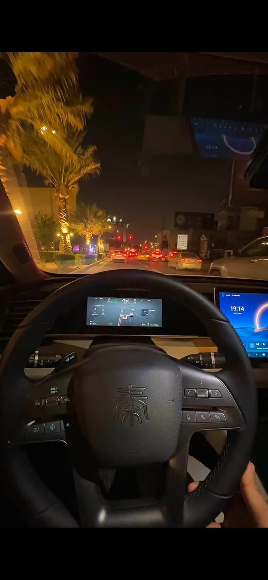 �✨ للبيع BYD QIN L – كوين L موديل 2025 ✨🚘
⭐️⭐️⭐️⭐️⭐️

🔹 الموديل: 2025
🔹 اللون: أبيض 🤍
🔹 النظام: DM-i  بلكن هايبرد (بنزين + كهرباء) ⚡️⛽️
🔹 اقتصادية جداً باستهلاك الوقود
🔹 قيادة هادئة ومريحة
🔹 شاشة وسطية كبيرة
🔹 عدادات وشاشة رقمية للسائق
🔹 مقود مالتي فنكشن
🔹 أنظمة مساعدة وقيادة ذكية
🔹 حساسات للركن
🔹 كاميرات ومزايا أمان متعددة
🔹 تكييف إلكتروني ❄️
🔹 تشغيل ودخول ذكي 🔑
🔹 إنارة LED أمامية وخلفية
🔹 إضاءة خلفية كاملة بتصميم مميز 🔥
🔹 صالون واسع ومريح
🔹 سيارة عائلية، اقتصادية وفخمة بالاستخدام اليومي
ملاحظة :- السيارة بيهة شخوط بسيطة  تكحيل وبولش 

💎 السيارة نظيفة ومحافظة، والصور تتكلم عن حالتها.

💰 السعر: 26,000,000 دينار عراقي — وبي مجال للجاد

📍 بغداد
📞 رقم الهاتف:***********

⭐️ المعاينة خير برهان، والجاد يتفضل
