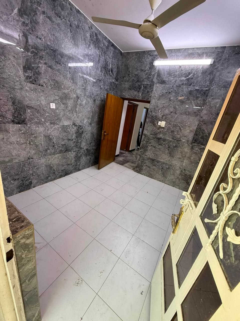 🏠 إيجــــــــار بيت مميز
📐 المساحة: 130 متر
📏 الواجهة: 8 متر
📏 النزال: 16 متر
🏗️ البناء: 2020
🚪 مدخلين
🛏️ 4 غرف نوم
🚿 حمامين
📍 الموقع: حي البنوك – على شارع عام
⭐ موقع مميز جداً
💰 المقدمة: 3 أشهر سعر. مناسب 
📞 للاستفسار: ***********
واتساب.
