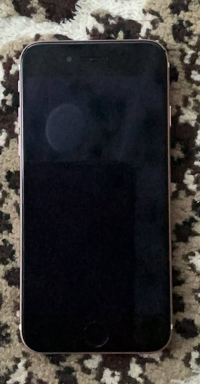 سلام عليكم ايفون 7 عادي ذاكره 32 بطاريه 69 بلادي شاشه مبدل كامره خلفيه دمعه اماميه واكفه سعر 45 بي مجال يرهم مراوس مكان كركوك فيلق رقم الهاتف ***********
