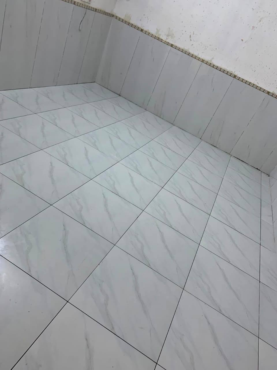 خلفه سيراميك درجه اولى ع اليزر التزام داخل البصره شغل يرضي الله الواح سيراميك  بورسلين ماعليك الا التواصل خاص او وتساب ***********
