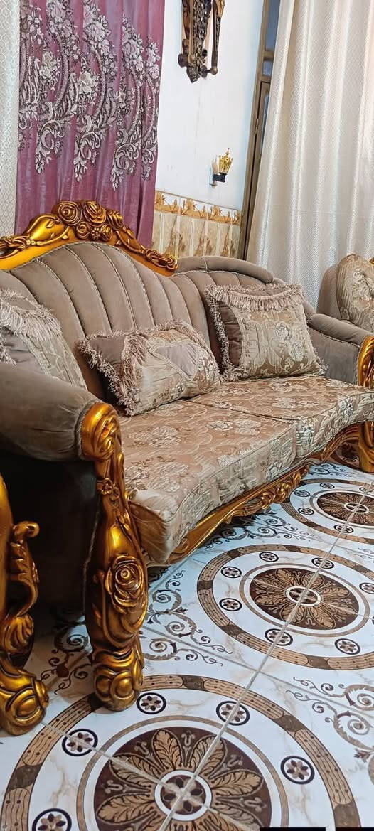 تخم تركي زان ثكيل ١٠مقعد مع طبله وسطيه كبيرة جدا نضيف لبيع مكان بغداد تصال على الرقم *********** اي
