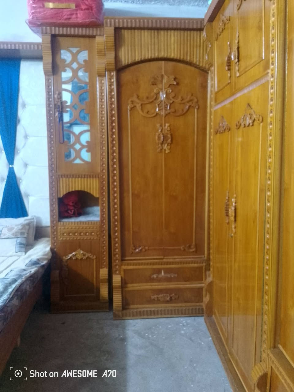 غرفة خشب عراقي كلش نظيفا للبيع الستفسار على الخاص او على الرقم ***********
