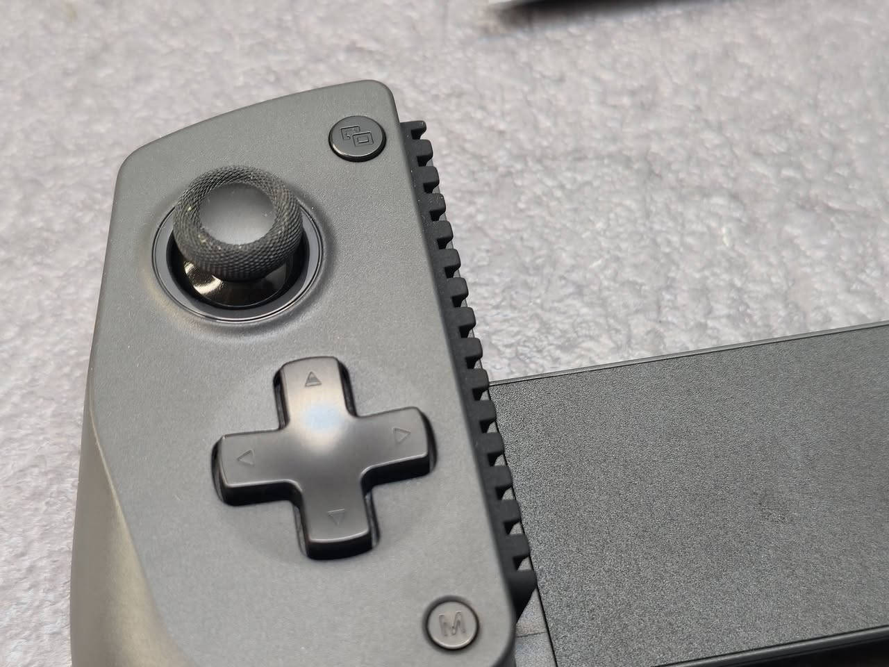🎮 حوّل موبايلك إلى جهاز ألعاب احترافي مع يد التحكم من GameSir!
إذا كنت من محبي ألعاب الموبايل وتريد أداءً احترافياً واستجابة سريعة بدون تقطيع أو تأخير، يد التحكم من GameSir هي الخيار المثالي لك!

​✨ المميزات:

​🎯 دقة عالية في التصويب والحركة: استجابة فورية تمنحك الأفضلية في ألعاب الأكشن والبلاي ستيشن.

​✋ مريحة لليد: تصميم مريح لمنع الإجهاد أثناء الجلسات الطويلة.

​📱 قابلية للتعديل: تناسب أجهزة الموبايل بمختلف الأحجام.

​⚡ جودة تصنيع متينة: أزرار ومحاور تحمل استخداماً مكثفاً.

للاستفسار، يرجى التواصل عبر الاتصال أو الواتساب على الرقم ***********، او عبر الرابط https://wa.me/message/TZ6U44S42JMOD1
