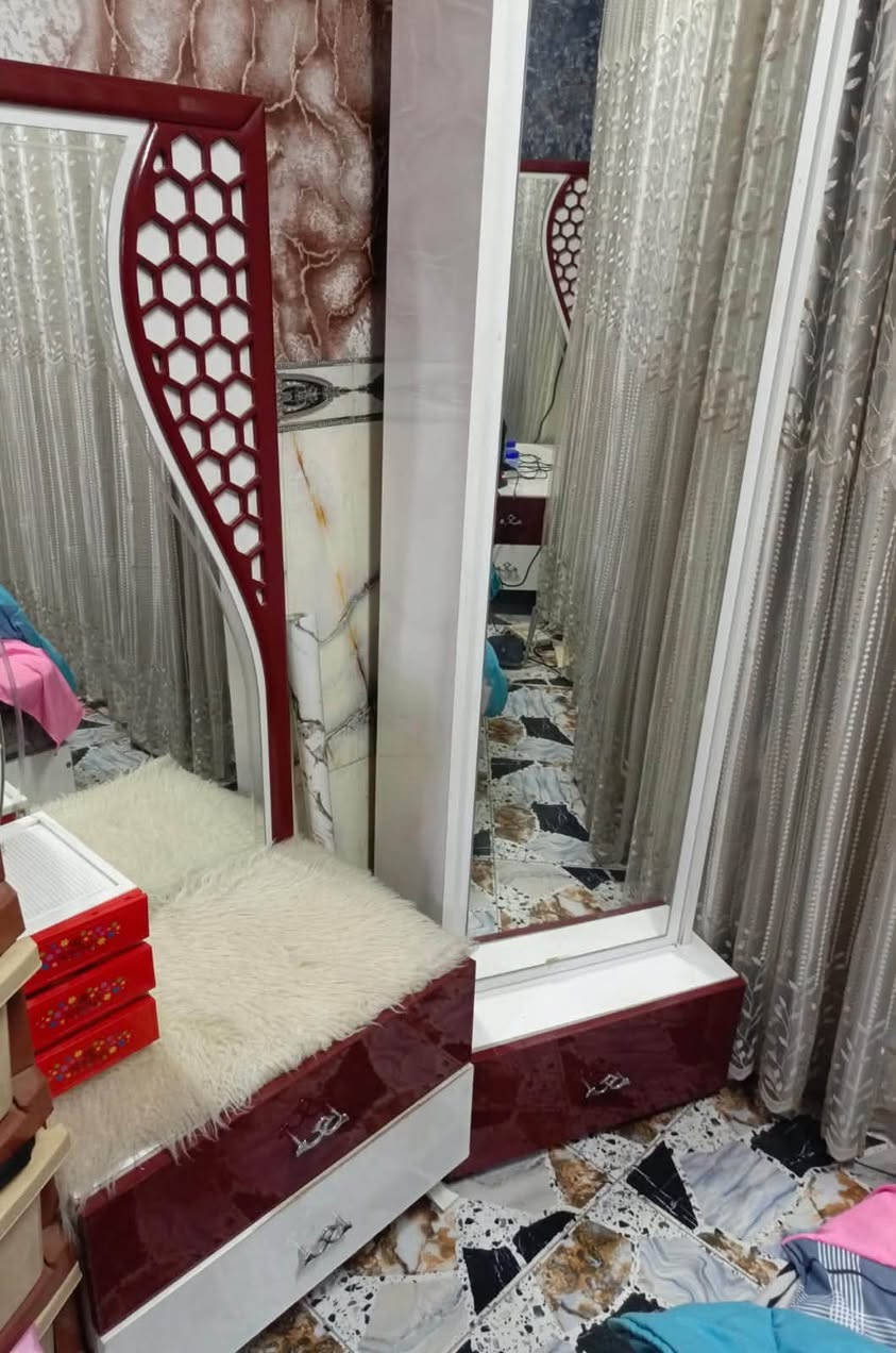 غرفه تركيه سعرها 300 وبيها مجال للشراي مكاني بغداد جكوك للاستفسار واتساب ***********
