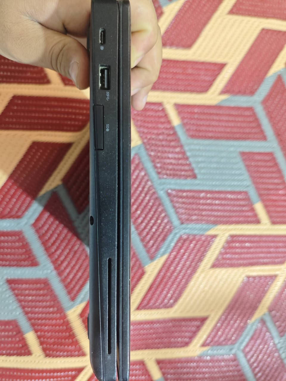 السلام عليكم للبيع: لابتوب Dell Latitude 5490 بحالة ممتازة جداً ونظيفة 💻لأصحاب الدراسة والعمل المكتبي، المواصفات:المعالج: Intel Core i5-8350U (الجيل الثامن  معالج قوي واقتصادي بالطاقة
الذاكرة (RAM): بحجم 8 جيجابايت DDR4 الهارد (التخزين): SSD سريع جداً بسعة 238 جيجابايت (يخلي الجهاز يشتغل بثواني)
كرت الشاشة: داخلي ادمدمج Intel UHD Graphics 
النظام: منصب عليه وندوز 11 برو (Windows 11 Pro) أصلي ومحدث حالة الجهاز: نظيف جداً وشغال 100% بدون أي مشاكل أو عيوب مصنعية، والبطارية بحالة جيدة
 الرقمي للتواصل اتصال او واتساب 
***********
السلام عليكم للبيع: لابتوب Dell Latitude 5490 بحالة ممتازة جداً ونظيفة 💻لأصحاب الدراسة والعمل المكتبي، المواصفات:المعالج: Intel Core i5-8350U (الجيل الثامن  معالج قوي واقتصادي بالطاقة
رقمي للتواصل اتصال او واتساب 
***********
