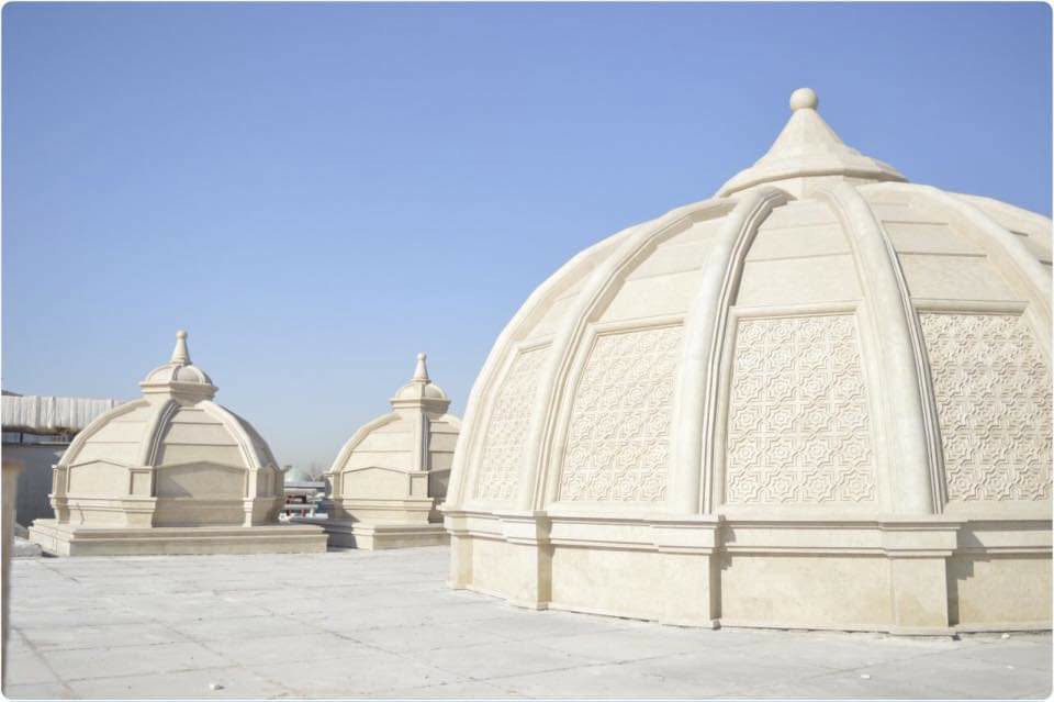 {مستعدون} لتنفيذ واجهات {الفلل والقصور والبنايات الضخمة|الفلل والقصور والمباني الكبيرة} بالمرمر،  
{بدقة عالية|بإتقان ودقة عالية} وتسليم {يليق بفخامة مشروعك|بمستوى يواكب فخامة مشروعك}.  
{مراد المرمرچي|مراد للمرمر} لتنفيذ الواجهات.  
للتواصل:

نص مكتوب في الصور:
- مراد المرمرجي لتنفيذ الواجهات ***********