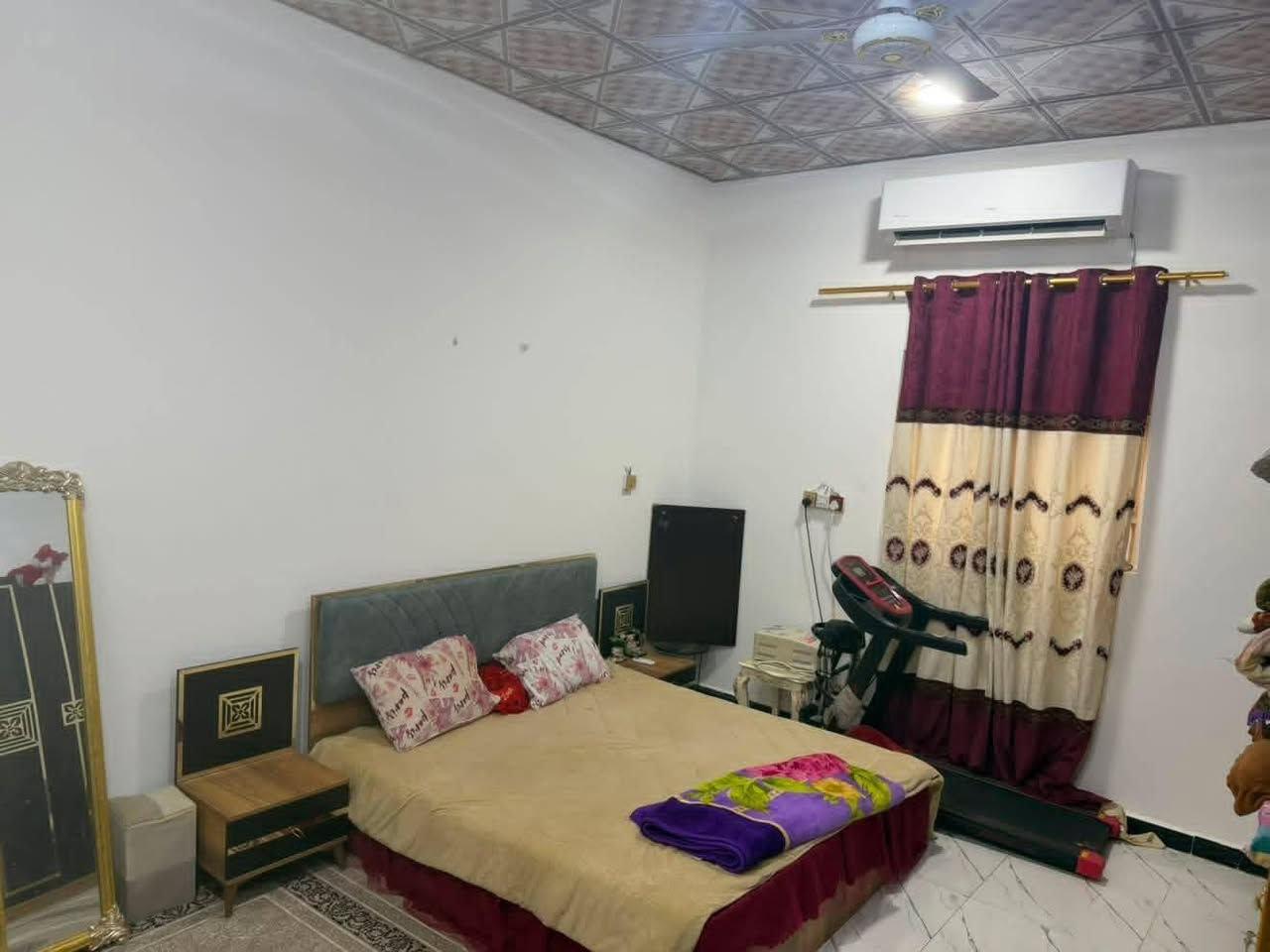 بيت للبيع طابو اسهم مساحه ٣٠٠م  طريق السفينه شارع جامعه الامام جعفر الصادق بضهر الكراج الجامعه بناء صاله ٥ سنوات طابق واحد صاله كبيره ٣ غرف ديوانيه ومطبخ  وصحيات ثنين وطارمه ومنور داير البيت كله بيع مع الاثاث سبالت جديده غرف اخشاب عدد ٣ جديد السعر وباقي تفاصيل ع خاص وتساب ***********
