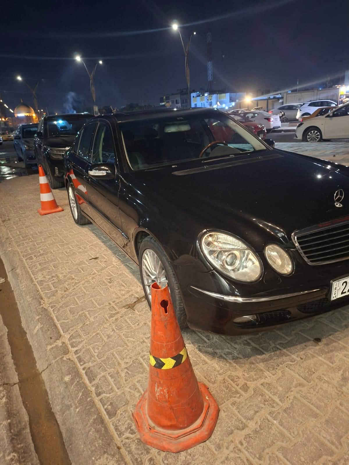 السلام وعليكم مارسدس E3502006للبيع او مرواس سياره نظيفه جدا مكان السياره بغداد الغدير  هاتف *********** .
