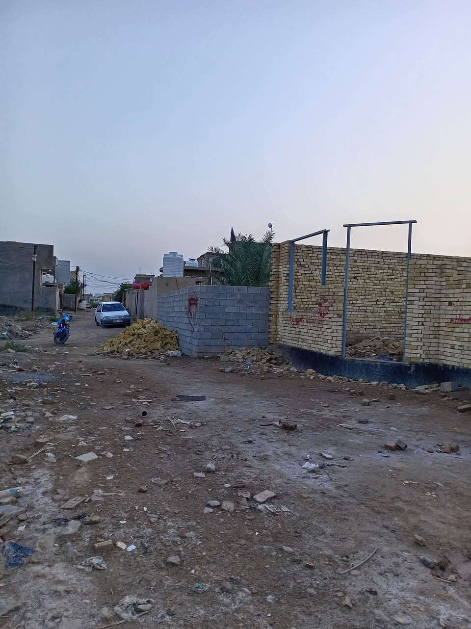 هيكل للبيع كوت حي الحكيم شارع بني تميم مساحه 200متر بناء طابوك اساس طابوك مزفت ومدفون 
يتكون من غرفتين نوم....هول...مطبخ...استقبال...مجمع صحيات..كراج ......سعر 18مليون وقابل للتفاوض 
#للاستفسار_مرجعة_مكتب_الريان_الاستثمار_العقار_كوت_
حي الحكيم 
بإدارة حسين ابوسند الركابي 
***********
