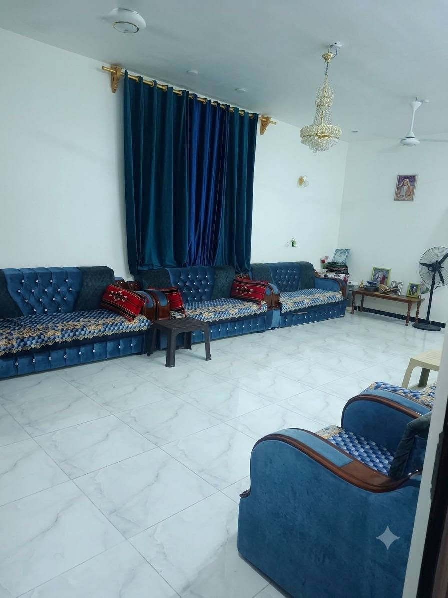 سلام عليكم بيت المساحة 300 طابو صرف زراعي بناء حديث 
طابقين الطابق الثاني استقبال ثمانية في خمسه صالة خمسه في سته غرفة خمسه في أربعة الطابق الثاني صالة خمسه في سته غرفة خمسه في سته غرفة خمسه في أربعة الطابق الثالث غرفة خمسه في أربعة يبعد عن الشارع الخدمي والسريع 500امتار قرب مخازن بيت مرجان قرب حي الجزائر تلاث دقائق التلفون ***********
