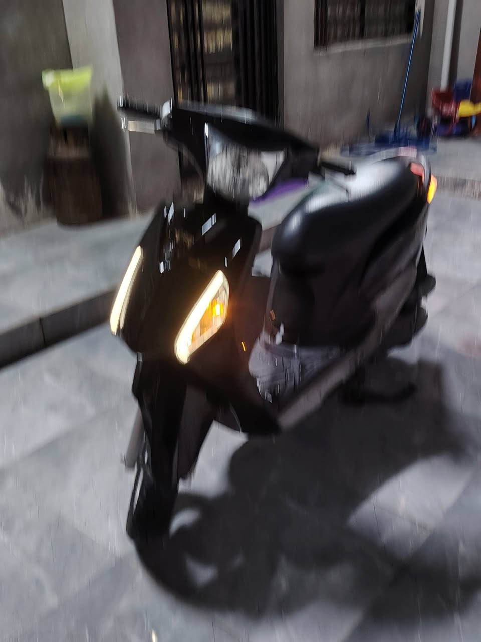 السلام عليكم
للبيع ياماها CUXI 100cc ياباني حاوية
الدراجة نضيفة شغالة بصمة، لايت زنون شغال
بيها طخات بسيطة مال حاوية موقعة
السعر 1,050,000 وبيها مجال للشراي
المكان بغداد - الشعب
***********

نص مكتوب في الصور:
- اماها CUXI ياباني حاوية نظيفة جدا - شغالة بصمة دينار وبيها مجال 1,050,000 *********** / بغداد - الشعب عرض خاص . حالة ممتازة