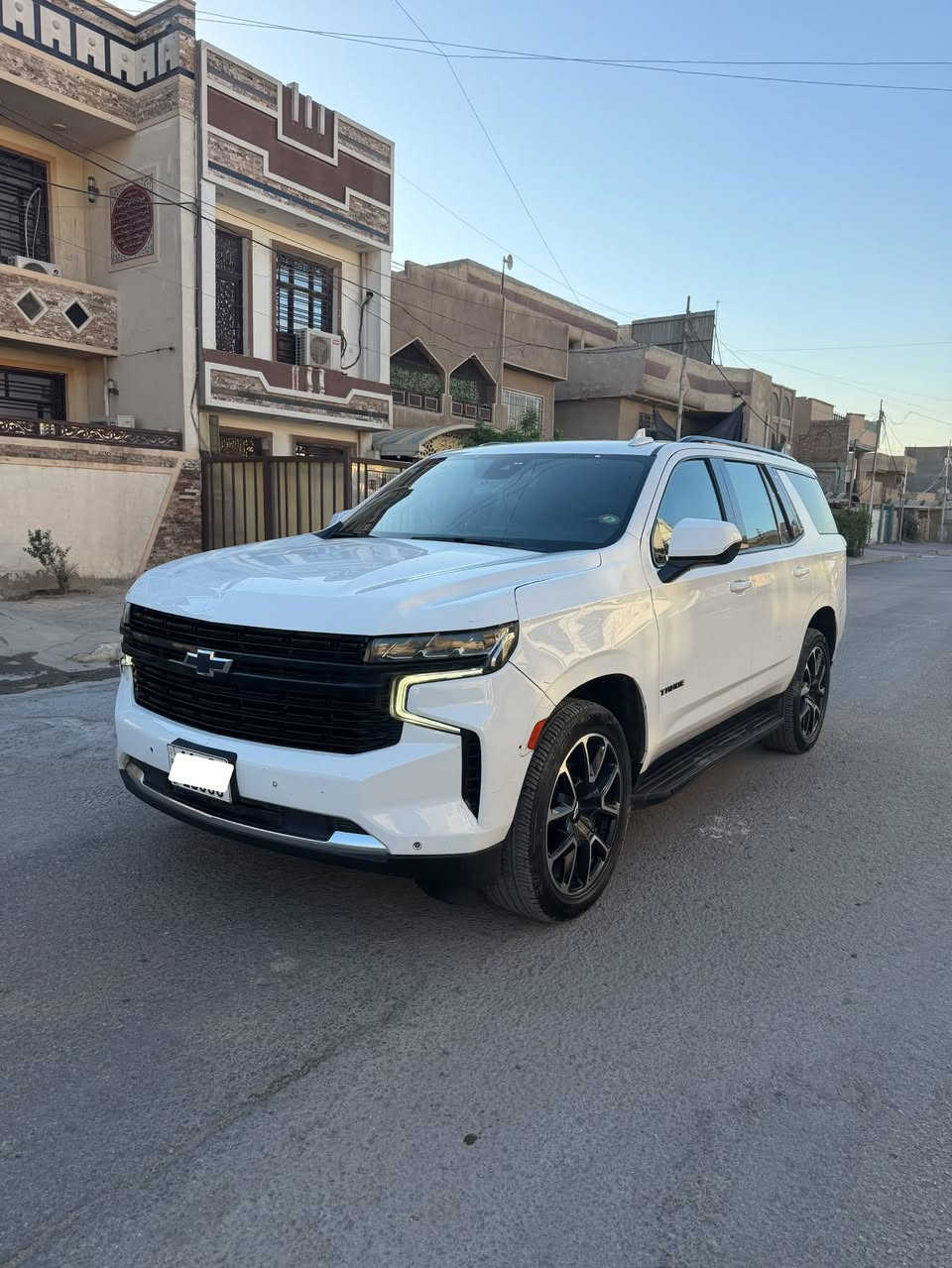 https://www.facebook.com/share/1ETAkqJFMD/?mibextid=wwXIfr

نص مكتوب في الصور:
- للبيع FOR SALE CHEVROLET TAHOE 2023 RST قوة .. راحة .. حضور سيارة تجمع بين الأداء والفخامة المحرك 5.3L V8 المسافة المقطوعة 120,000 كم الموديل 2023 الفئة RST اللون أبيض لؤلؤي الاستيراد أميركي عدد المقاعد 8 مقاعد فتحة السقف لا يوجد الكاميرات كاميرا خلفية فقط نظيفة جداً ما بيها صدمات ظاهرة غير الدعامية الخلفية شاشة قياس ومعلومات مقاعد جلد مريحة تشغيل بصمة Apple CarPlay تكييف قوي حساسات خلفية كاميرا خلفية للاستفسار *********** رقم مميز جاهزة للمعاينة في بغداد سيارة تلبي طموحك FIND NEW ROADS CHEVROLET