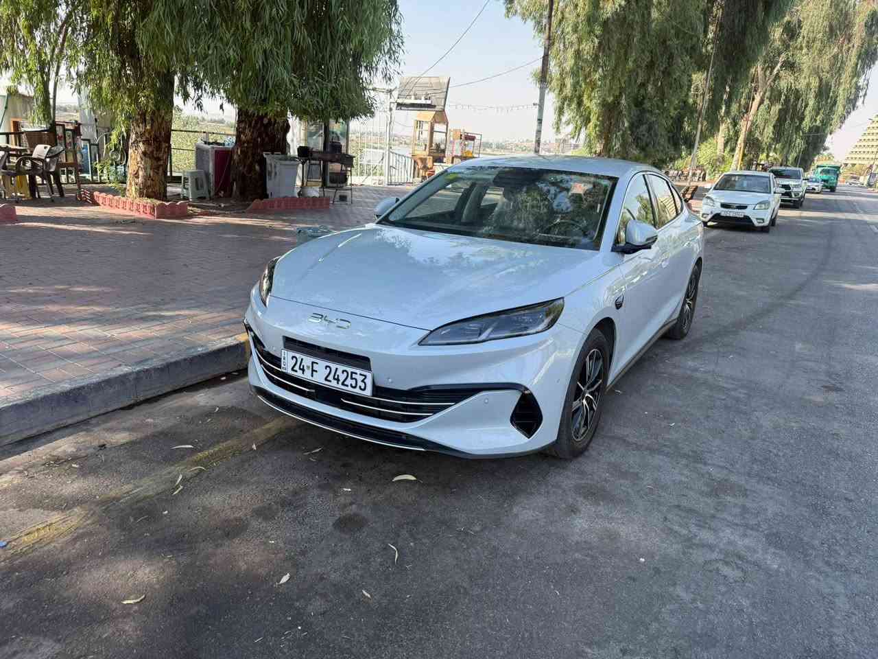 🚘 للبيع BYD Seal 06 – موديل 2025
🔹 الفئة: فل أوبشن، ما عدا فتحة السقف
🔹 القير: أوتوماتيك
🔹 البطارية: كبيرة – مدى يصل إلى 128 كم
🔹 الكاميرات: 13 كاميرا
🔹 الرادارات: نظام رادارات متكامل مع مراقبة 360°
🔹 مرايا: شفط كهربائية
🔹 كرسي السائق: كهربائي
🔹 الشاشة: شاشة كبيرة مع برامج
🔹 اللون: إسمنتي فاتح – لون مميز وأنيق
🔹 رقم دهوك
🔹 العداد: ماشية فقط 3750
🔹 السيارة نظيفة جداً وحالتها ممتازة

💰 السعر: 195 ورقة
📌 يوجد مجال بسيط للجادين.

📍 المكان: الموصل – حي فلسطين

📞 للاستفسار والتواصل:
***********
***********
