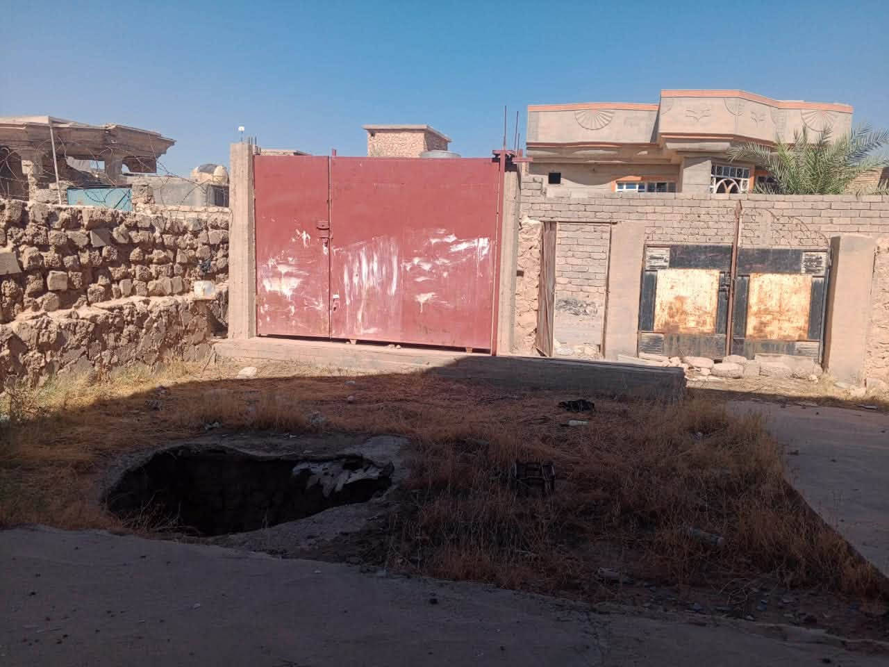 السلام عليكم ،
بيت للبيع في الصينية في حي الدهش مقابيل بيت سامي الطيار قريب من مدرسه احمد عرابي 

مساحة 300 م

بيه غرفتين مساحة كل غرفه 4 في 5 

مطبخ واستقبال 

السعر: 30 مليون وبيه مجال 

الاتصال بالرقم : ***********
