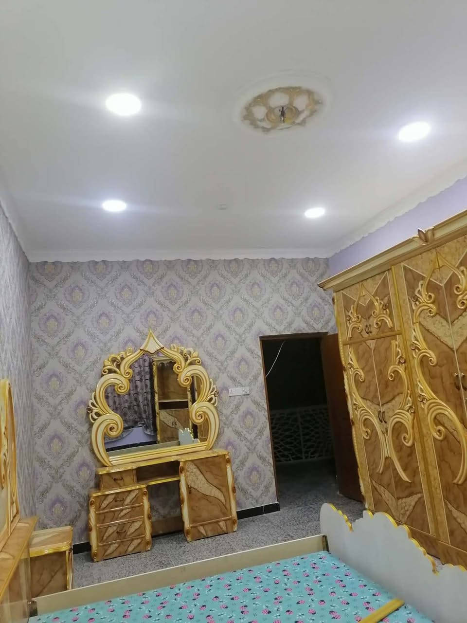 السلام عليكم غرفة للبيع مامستخدمه 
***********
