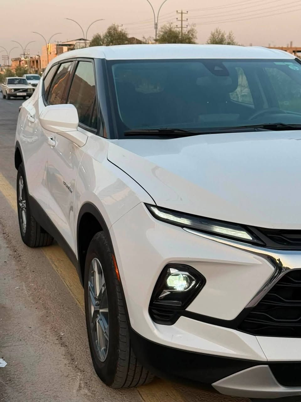 السلام عليكم 
✅ شيفروليه بلايزر
✅ موديل 2025   2LT 
✅ المحرك:2.0 لتر، 4 سلندر Turbo
✅بصمه تشغيل 
✅ بصمه خمس أبواب
✅ تشغيل عن بعد 
✅ شاشة وسطية10.2 بوصه
✅ رادار اجتياز أجسام غريبة
✅ رادار نتبيه التصادم
✅ تحديد مسار
✅ تبريد خلفي
✅ تدفئة مقاعد 
✅ مثبت سرعة 
✅ السياره بدون ضرر ايرباك 
✅ ناقل السرعه أوتوماتيك 9 سرعات
وبعد مواصفات كثيره بيها
......................
الحادث طرف الجامىغ الخلفي وربع قبق الصندوق علمآ صور الحادث مرفقه مع صور مابعد التصليح.
للاستفسار التواصل ***********
