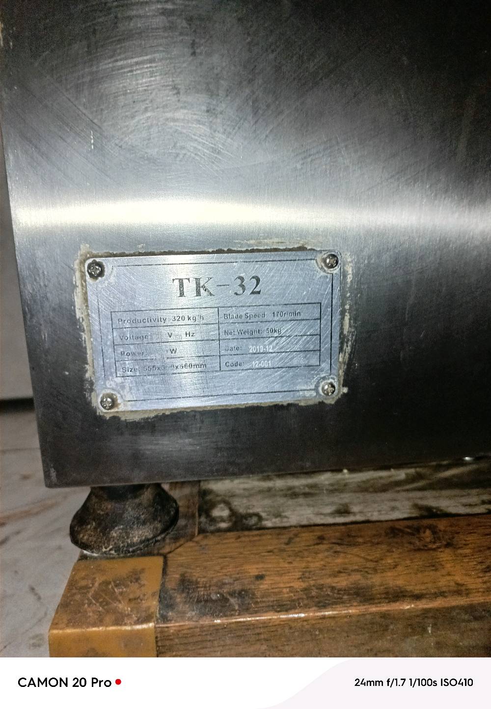ـ مفرمة  تجارية وصناعية (طراز TK-32)،
هلا بيك، المفرمة TK-32 شكد عليها استخدام تقريباً؟ وبيها أي عطل أو صوت/رجّة؟: 
مابيه ايشي وابد ما داخله صيانه 
تشتغل على شنو بالضبط: 220 لو 380 فولت؟ وهل هي كاملة مع السكاكين/اللولب/الملحقات لو ناقص شي؟: 
كامله 
شنو حالتها من الداخل والخارج: نظيفة ومجربة، لو بيها تصليح بسيط أو قطع مستهلكة؟: 
مابيه شي 
وين موقعك بالضبط؟ وهل متوفر فحص وتشغيل بالمكان قبل الشراء؟: 
نعم مكاني بغداد قرية الانتصار 
السعر شكد تريد بيها؟ وهل تقبلون التفاوض لو السعر نهائي؟: 
35000 وبيه مجال 