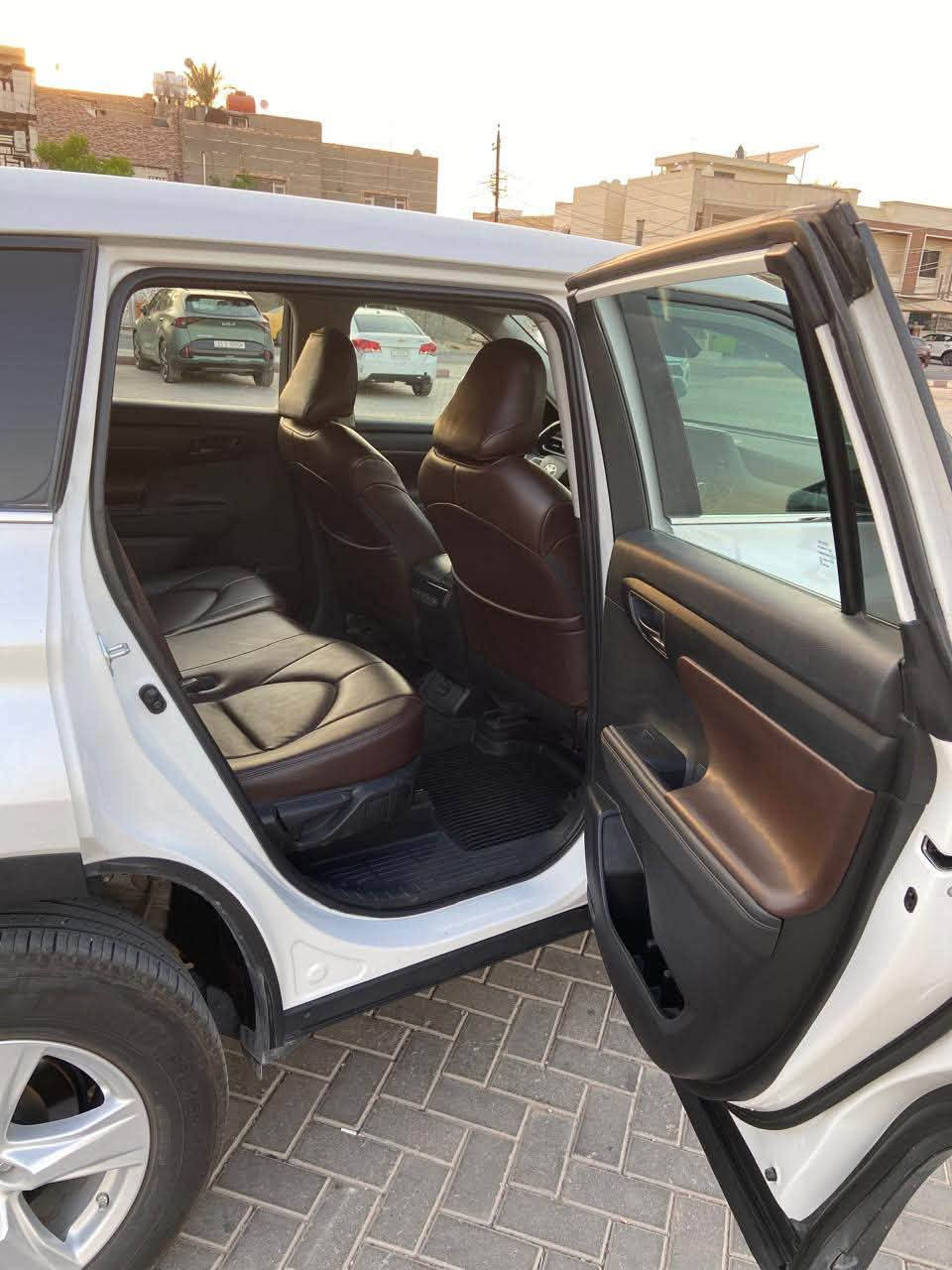 للبيع Toyota Highlander LE 2023
🇺🇸 وارد أمريكي
📍 رقم أربيل
⚪ اللون: أبيض
الممشى: 9,000 ميل فقط
بدون صبغ
صور الحادث موجودة

المواصفات:
• محرك 2.4 تيربو – 4 سلندر
• قوة 265 حصان
• قير أوتوماتيك 8 سرعات
• 3 صفوف مقاعد – تتسع إلى 8 ركاب
• شاشة Toyota Multimedia قياس 8 إنج
• Apple CarPlay + Android Auto لاسلكي
• Smart Key + تشغيل بصمة
• باب خلفي كهربائي
• تحكم مناخي أوتوماتيك 3 مناطق
• مقعد سائق كهربائي
• جنوط ألمنيوم 18 إنج
• مرايا كهربائية مدفأة مع إشارات
• LED أمامي وخلفي
• Blind Spot Monitor مراقبة النقطة العمياء
• Rear Cross-Traffic Alert تنبيه حركة المرور الخلفية
• Radar Cruise Control مثبت سرعة راداري
• Lane Departure Alert تنبيه الخروج عن المسار
• Lane Tracing Assist مساعد المحافظة على المسار
• Pre-Collision System نظام ما قبل الاصطدام
• Automatic High Beam إضاءة عالية أوتوماتيكية
• 8 Airbags
• كاميرا خلفية
• USB ومداخل شحن متعددة

💰 السعر: 280 ورقة

📍 بغداد 
📞 ***********
سيارة نضيفة و ممشاها قليل

