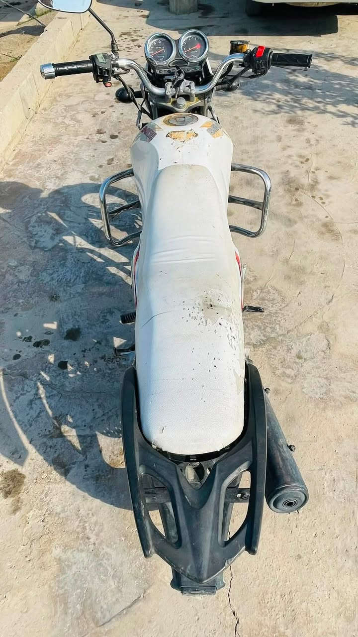 دراجة للبيع كامل من كلشي  يحتاج ترتيب سلف شغال  ...زوج تايرات جديد موقع قضاء بلد ..سعر 550
للاستفسار ***********
اتصل على الرقم مكلف بالنشر اني
