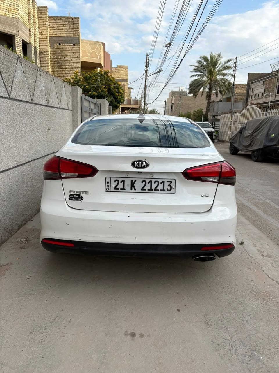 السلام عليكم للبيع كيا فورتي السياره جاهزه محركه GDI 2000 كلشي بيه شغال بلادي حادثه جاملغ واصبع مقدمه البنيد سعره 117  وبيه مجال شي قليل تفاصيل أكثر هذا رقمي *********** السياره بسمي والخدمه الويل مبدل اصلي ويل كب
