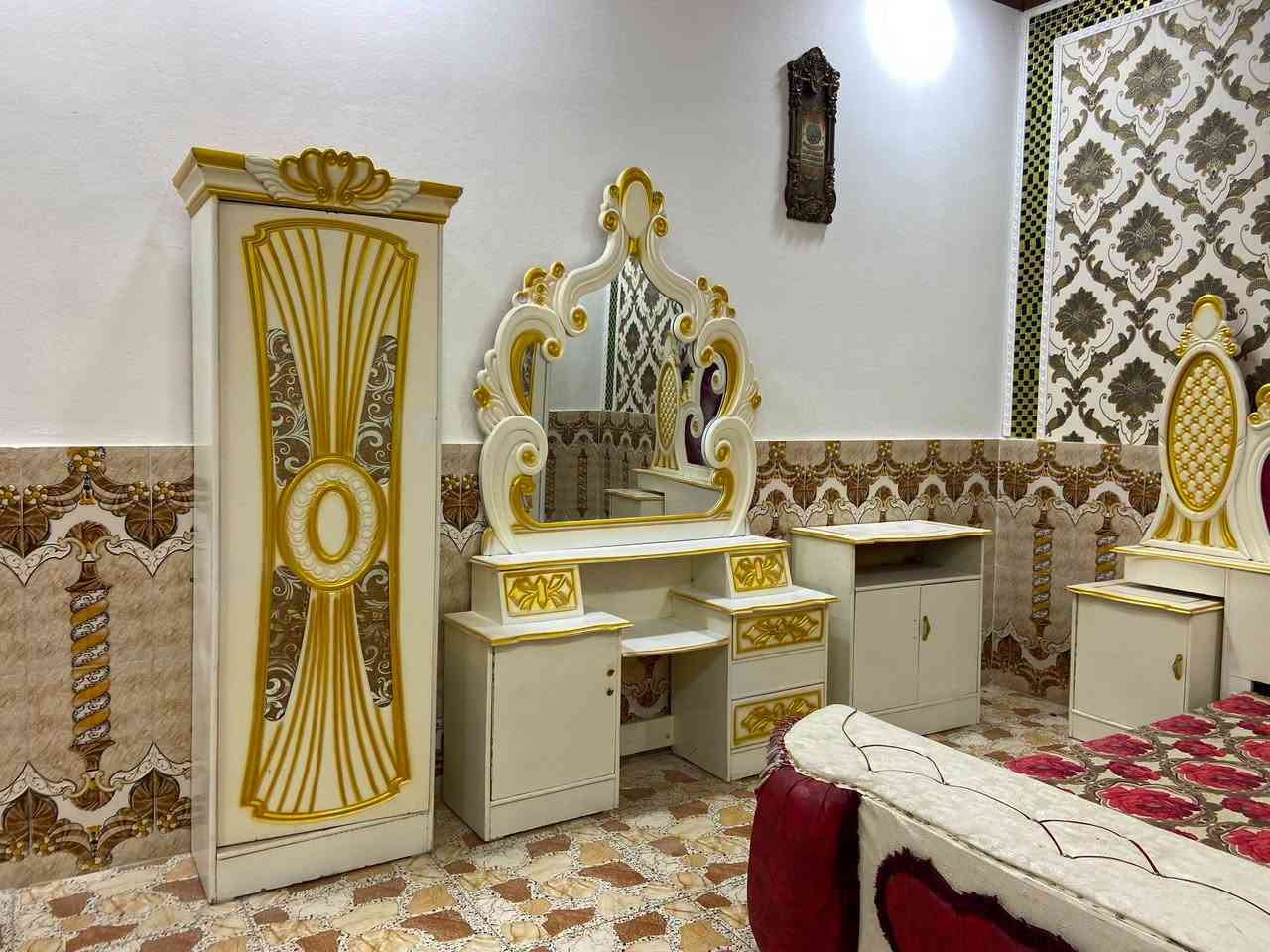 يوجد غرفة نوم صاج عراقي تصميم تركي نضافه فول سعره ٨٠٠ للاستفسار الاتصال على الرقم ***********
