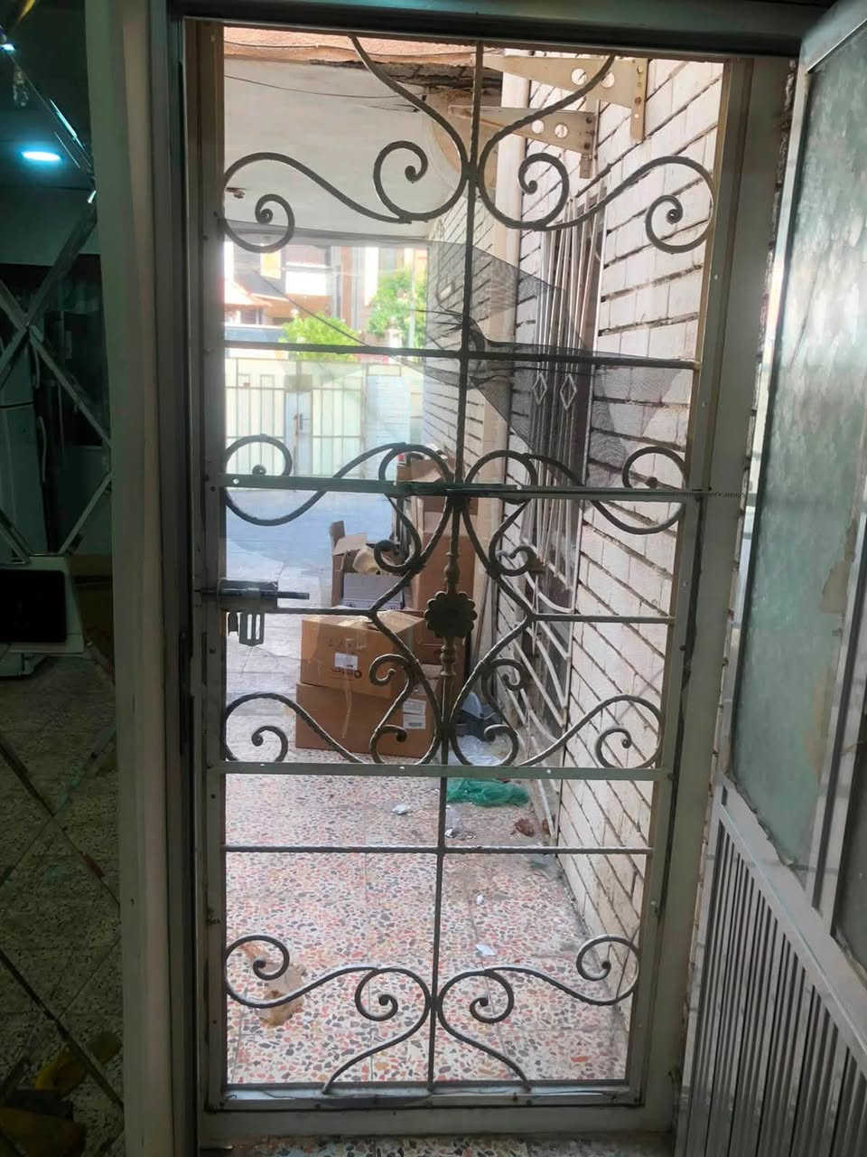 للبيع بغداد حي الجامعة  ***********
