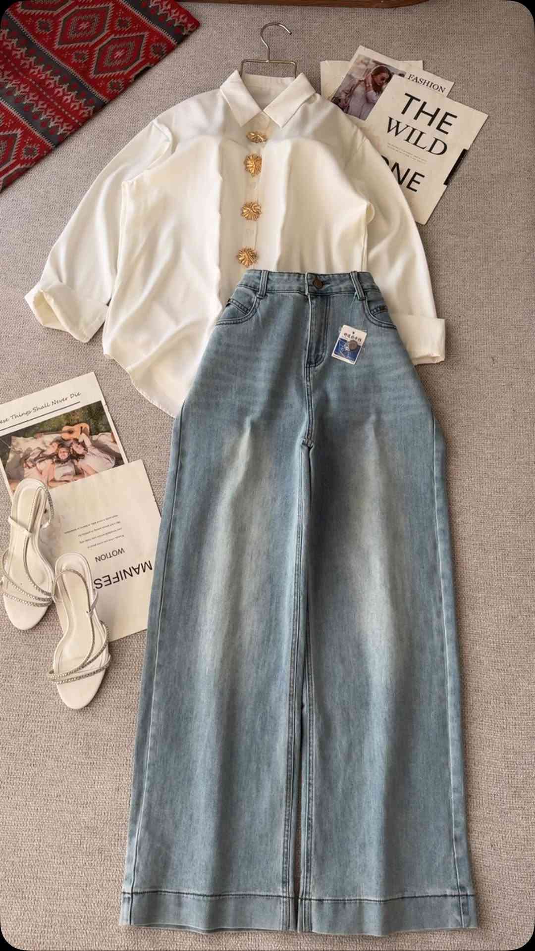 👗✨ أزياء أزورا ✨👗

إطلالة صيفية ناعمة… بسيطة بس تخبل 🤍🌸
 •
✨قميص موديل فسكتور 
•خامة ستان حرير مع بروشات قابل للازالة
•طول القميص 75 سم ( يغطي الورك ) 
• القياسات: 36 | 38 | 40 | 42 | 44
💰 السعر: 20 الف
•
✨كيلوت موديل جرس 
•خامة جينز مبطن وايد ليك
•طول الكيلوت 100 سم ( وي حد الحجل ) 
• القياسات: 36 | 38 | 40 | 42 | 44 | 46
💰 السعر: 25 الف 

✨ قطعتين يكملن بعض ويطلعن لج لوك كاجوال مرتب وأنيق بكل وقت.

📩 للحجز والاستفسار: راسلوا الصفحة
📞 ***********

🚚 توصيل لجميع محافظات العراق +5 آلاف فقط

🤍 أزياء أزورا… لأن أناقتچ تستاهل الأجمل.
