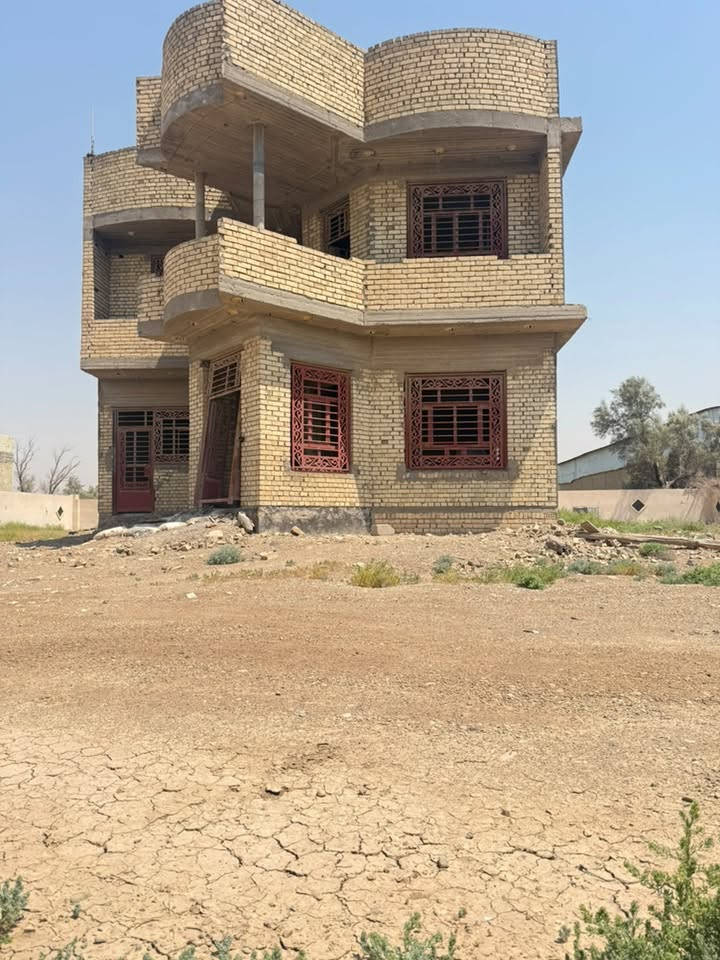 سلام عليكم دونم مع بيت هيكل عقد زراعي قانون 24 للبيع العنوان المدائن قرب فلكة سلمان باك وجه الدونم 50 ونزال 50 الاستفسار ***********
