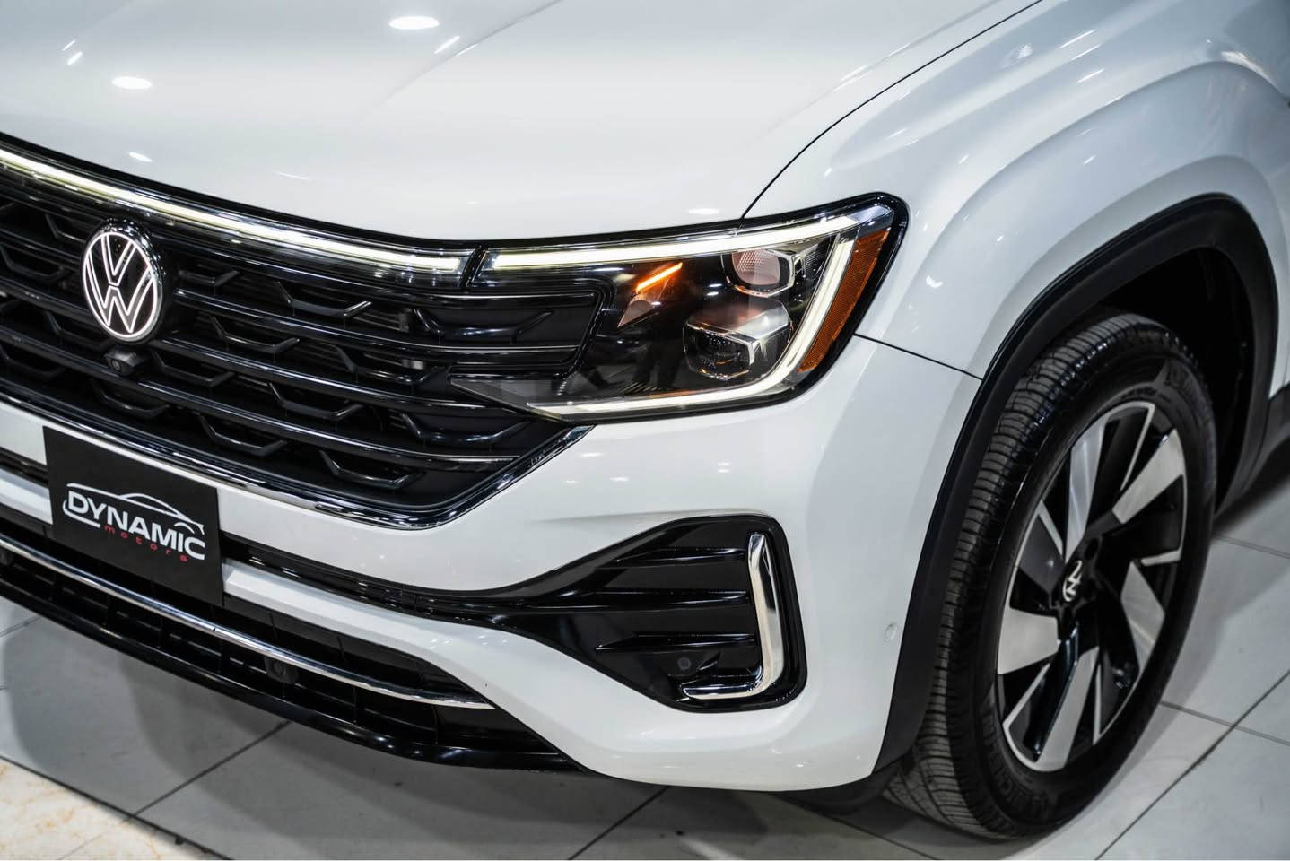 2024 VOLKSWAGEN ATLAS, CROSS SPORT 2.0T SE TECHNOLOGY
موديل :2024
مواصفات : SE
محرك : 4 سلندر
وارد : امريكي
عداد : 32,000ميل
صبغ : ٢ كلير امريكي  فقط 
رقم : ( موقط) ( كاتي)
ناونيشان هةولير جادةي حديد و خشب پيشنگاي دايناميك موتورز
بو زانياري زياتر پةيوةندي بكةن بة وتس اب
*********** أربيل, العراق

نص مكتوب في الصور:
- bid.cars AWD 2.0L 4 cyl. 269HP 50 384 km 2024 VOLKSWAGEN ATLAS, CROSS SPORT 2.0T SE W/TECHNOLOGY 1V2HE2CA2RC218049 0-43076502 IAAI Location: Chicago-South (IL) Shipping from: Indianapolis (IN) Seller: Progressive Casualty Insurance Sale Document: Salvage (Illinois) Sales History 1 Similar archival offers You are watching archived offer. Auction ended on Tuesday, October 21, 2025. Tuesday, October 21, 2025 15 Photos