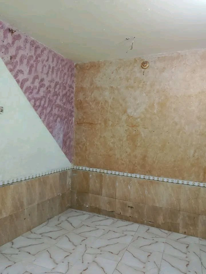 السلام عليكم
 دار للبيع امامي المساحة ١٠٠ متر طابو صرف 
البناء طابوق يحتوي على غرفة ومطبخ وصالة وديوانيه وارضية بورسلين وجاهز للسكن 
المكان ناصرية حي الحكيم خلف مطعم الحوراء قريب على السريع
السعر ١٠٠ مليون
للاستفسار الاتصال ***********
