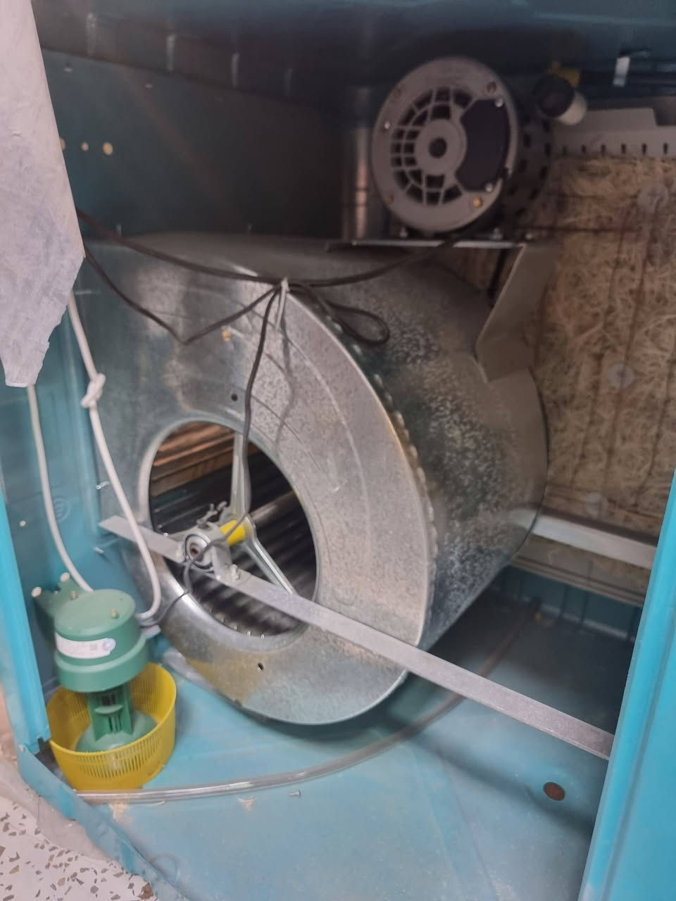 مبرده جديده غير مستخدم نوع جنرال
حجم كبير 2 ونص عنوان بغداد الشعب للاتصال او واتساب 
***********
