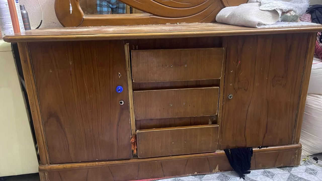 السلام عليكم من رخصت ادمن الكروب جربايه وميز مرايه البيع سعرهن 75وبيهن مجال ***********
