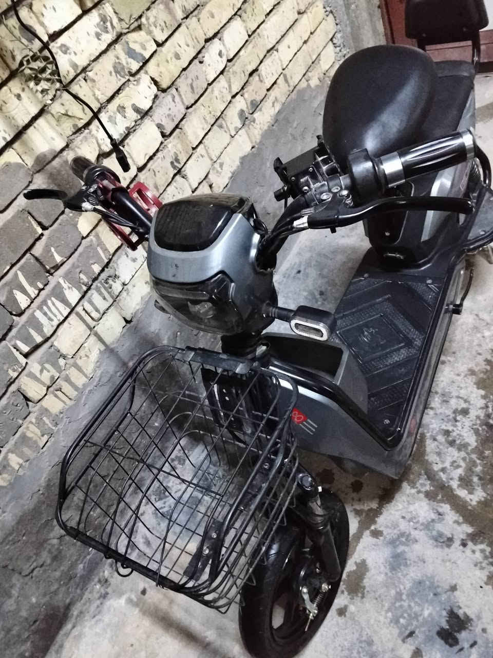 السلام عليكم دراجه شحن نظيفه
دراجه جديده كلهه شغاله سرعه 40 
بطاريات فول شاحنه  شاشه كلهه شغاله كهربائية كلهه شغاله 
نقص فقط جاملغ امامي 
بغداد حي البتول قرب فلكه حي النصر 
***********
سعر 200
