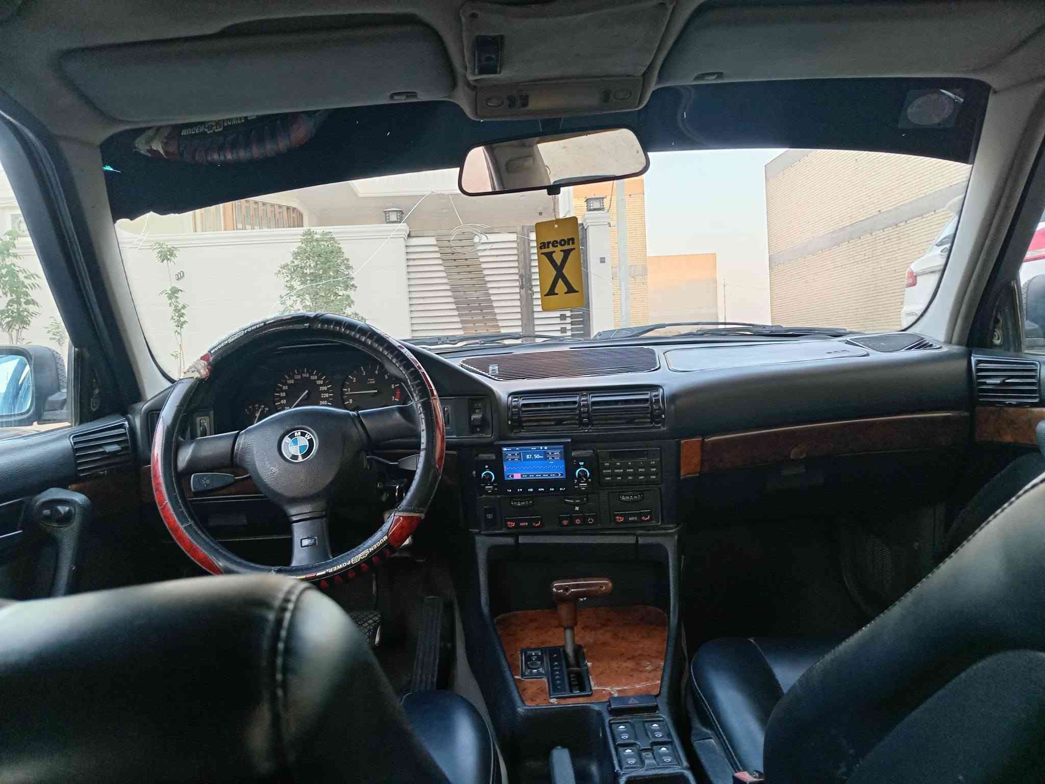 سلام عليكم
BMW 535...
 موديل 91
رقم بغداد انكليزي بأسمي 
هزة وسنوية جديد 
غرفتها نظيفة محركة مفتوح3500🔓
ابيع شوف العين مصبوغة عام  
السعر 45 بيه شي بسيط 
مكانها كربلاء 
رقم: ***********
