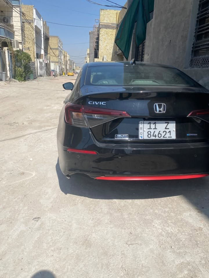 هوندا سيفك2025سبورت تورنك اعلى فئه بالهوندا ممشى32الف كيلو صور شاصي مرفقه وبالعراق مبدل باب خلف سائق ***********
