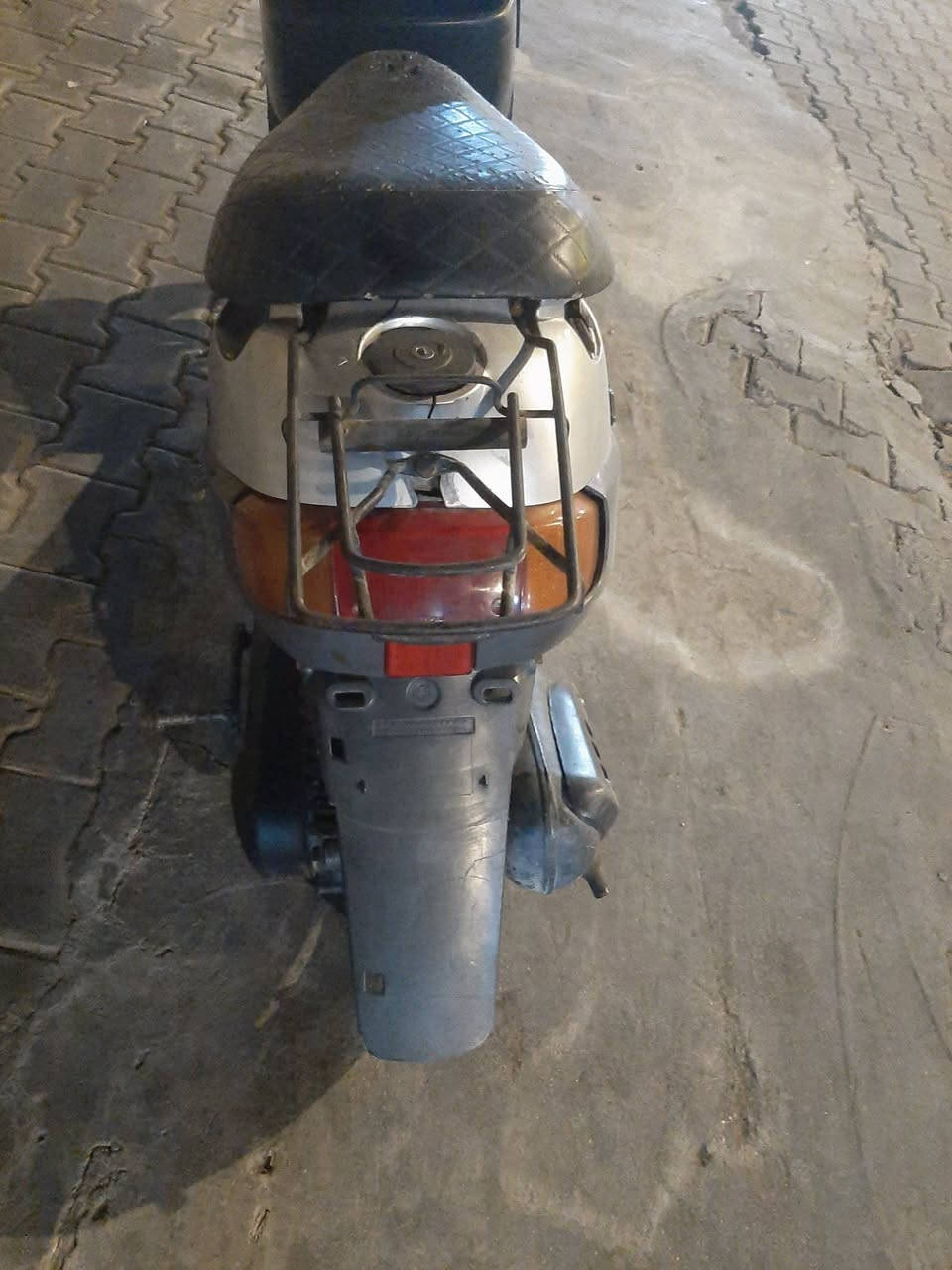 متاح دراجة بطة مفتوحه مره ومجفته اصلي كلهه شغالة مابيهه نقص اي شي مكينتهه حلوه لا روله ولا كير الشراي يتصل ويدلل ***********
