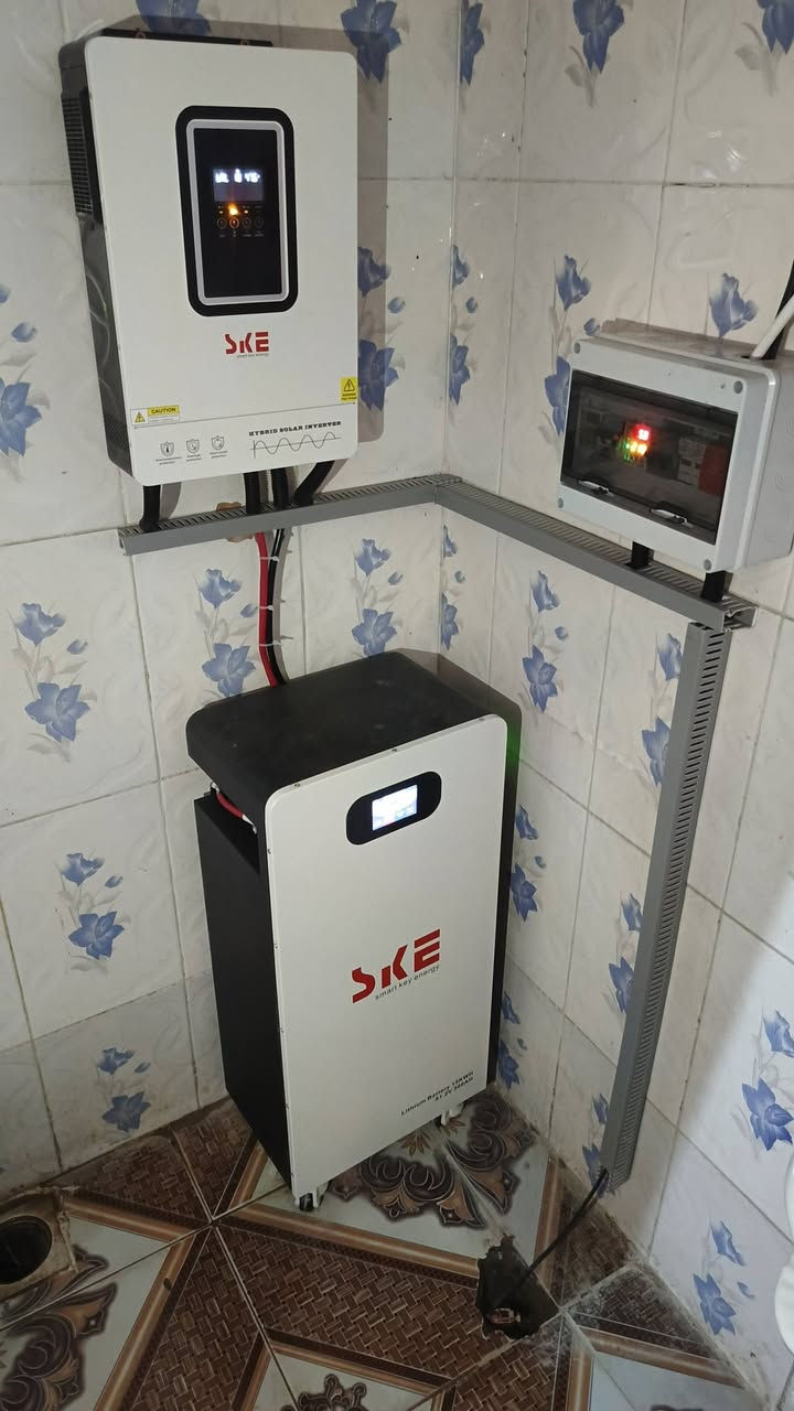 متوفر انفيرتر SKE سعة 6.2KW بسعر  350,000 ضمان سنة كاملة. ***********
