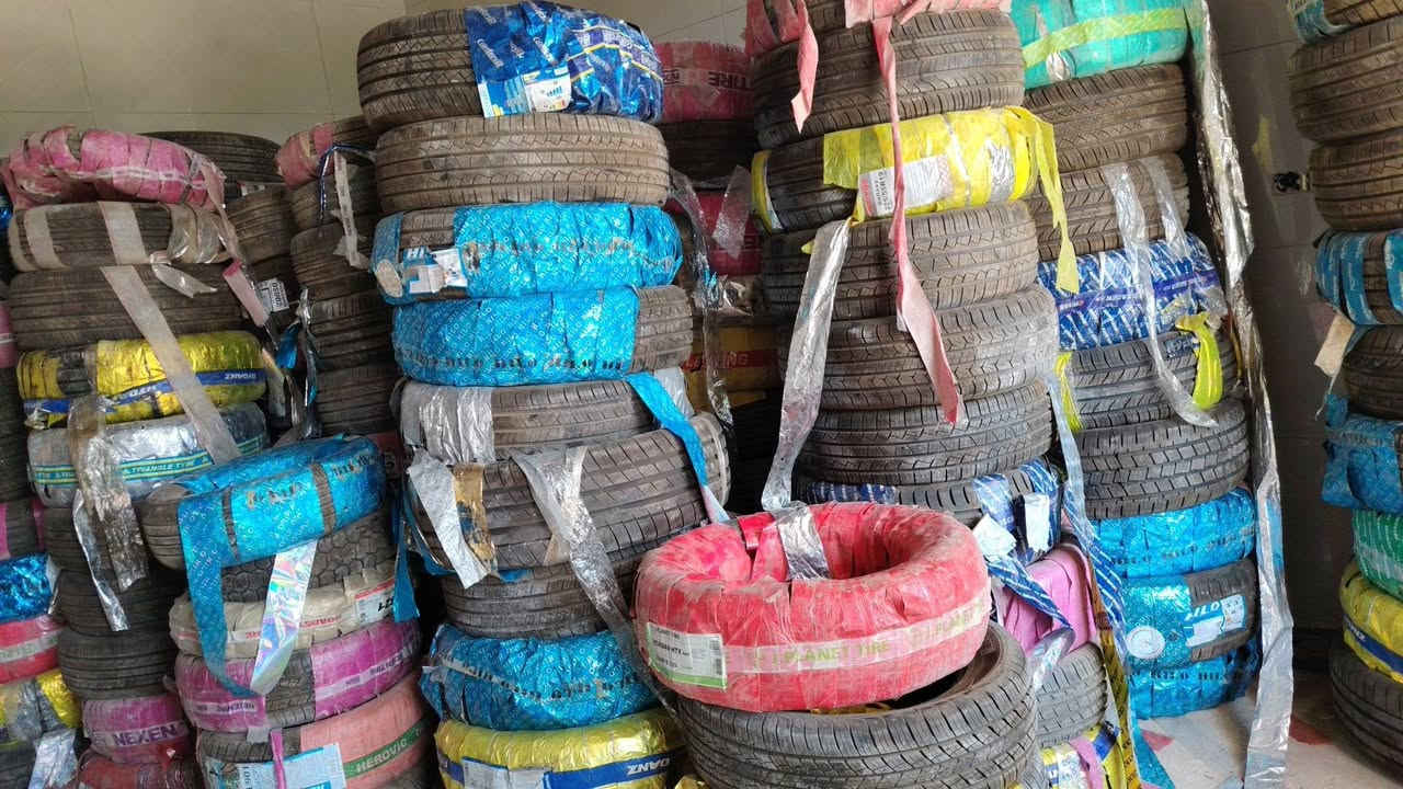 سلام عليكم إخوان إطارات إنتاج قديم امشكل البيع فقط جمله بيهم 300زوج  بيه كوري أو صيني سعر الزوج 85 أو بيه مجال لشراي 
العنوان بابل الحمزه الغربي
 ***********

