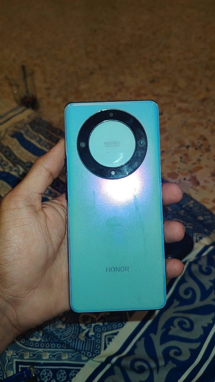 بسبب الوعود الكاذبه جهاز هونر x9a مبدل شاشه وكالة مو تجاريه وكالة جهاز نضيف يخبل بي فطر شويه بشاشه ما مبين السعر ١٣٠ وبي مجال مكاني بغداد البلديات *********** واتساب
