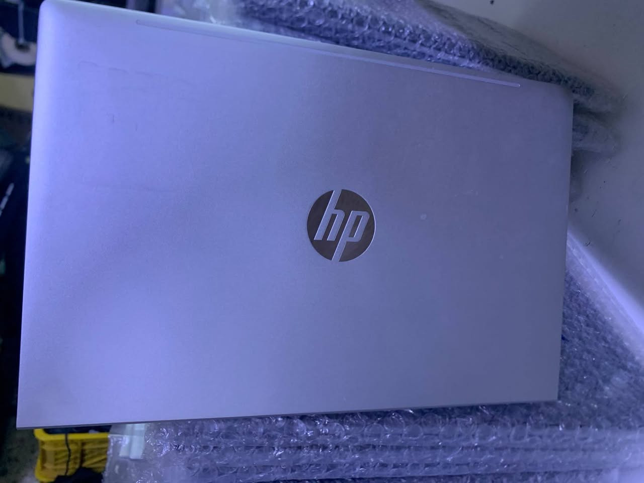 💻 HP 640 G8
🔥 المواصفات: 
🔹 المعالج: Intel Core i5 الجيل الحادي عشر (11th Gen)
🔹 الرام: 8GB DDR4
🔹 التخزين: 256GB SSD
🔹 كرت الشاشة: Intel Iris Xe Graphics
🔹 الشاشة: 14 إنج Full HD
🔹 يدعم Wi-Fi وBluetooth وكاميرا مدمجة

⚡ الأداء: جهاز حديث من فئة الأعمال الاحترافية، يقدم أداءً ممتازًا للدراسة والعمل وبرامج الأوفيس والتصفح والاجتماعات الأونلاين. معالج الجيل 11 وكرت Iris Xe يوفران سرعة أفضل وأداء أقوى من الأجيال الأقدم.

✅ مناسب للطلاب والموظفين
✅ سريع بالإقلاع وتشغيل البرامج بفضل SSD
✅ تصميم أنيق وخفيف الوزن
✅ شاشة 14 إنج مناسبة للعمل والتنقل
✅ يدعم Windows 10 وWindows 11
✅ قابل لترقية الرام والتخزين

🔸 ملاحظة: الجهاز مستعمل (باله) بحالة جيدة، مفحوص وجاهز للاستخدام.
📞 للاستفسار والحجز: ***********
#HP
#HP640G8
#باله
#لابتوب_مستعمل
#حاسبات
#لابتوبات
#بغداد
#عروض_حاسبات
