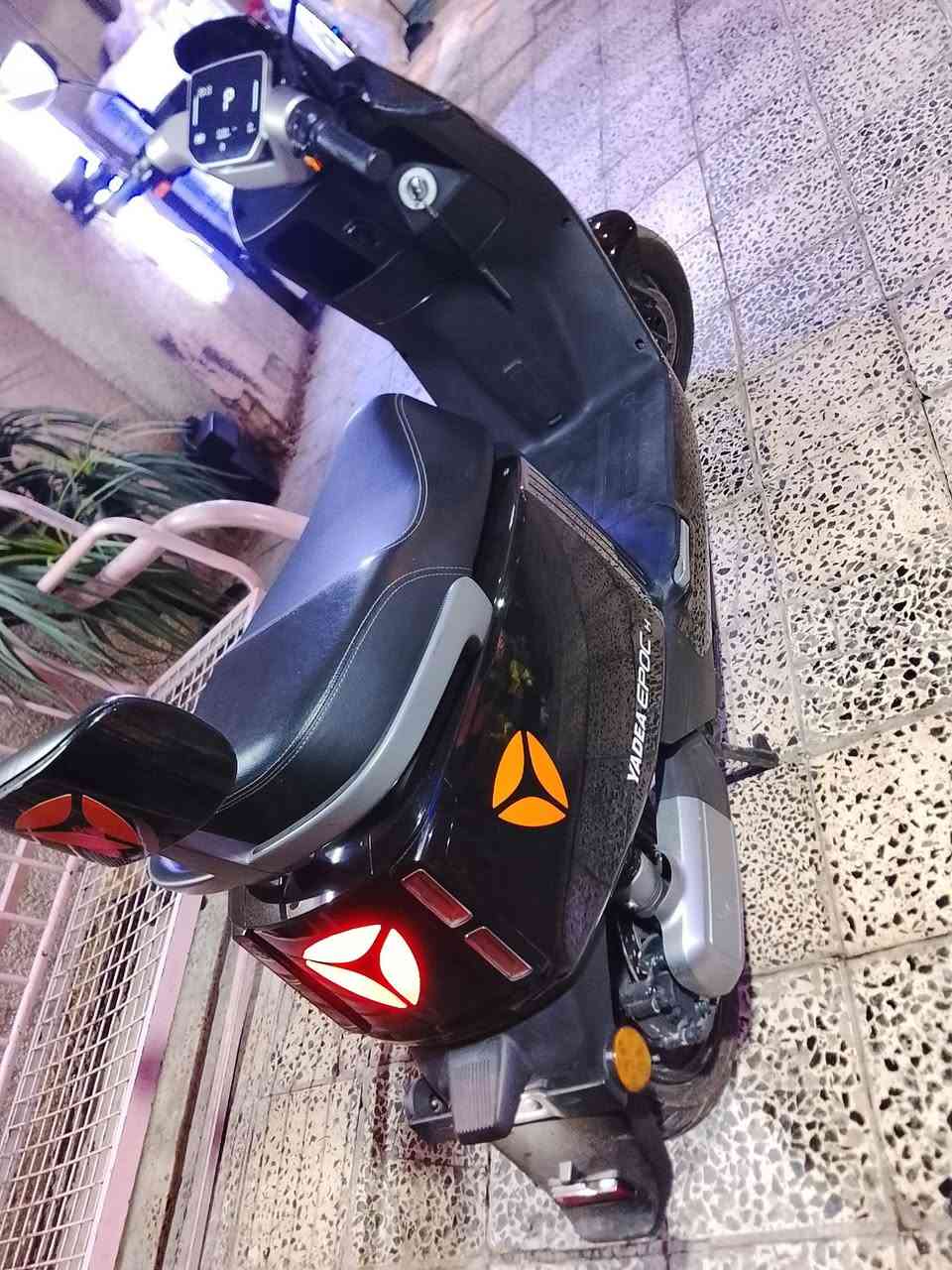 YADEA EPOC-H
دراجه جديده مكفوله من كلشي صارله 7اشهر عندي سعرها 1.100.00 مليون وميه
72فولت
اشتريته من الوكاله مباشر
بيه سرعتين 
نظام الشحن الذاتي ونظام ل سبورت 
بيه هوايه مواصفات و غنيه عن التعريف 
بطاريته فولك اسد فوسفات الحديد 6بطاريات
بيه ظمان شركه. بعد  13شهر 
رقمي *********** اي استفسار 
بغداد
