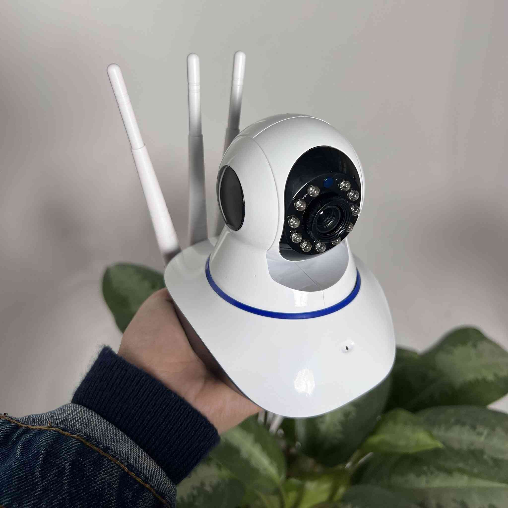 كاميرا المراقبة الذكية Z-3063 بدقة HD مع خاصية التحريك والاتصال اللاسلكي
• حل أمني متكامل وذكي لمراقبة منزلك أو مكتبك مباشرة عبر الهاتف المحمول من أي مكان في العالم.

• تصوير عالي الدقة (HD) يضمن لك رؤية تفاصيل واضحة بفضل مستشعر CMOS المتقدم.

• تغطية شاملة للمكان بفضل محرك داخلي يسمح بتحريك الكاميرا بزاوية 355° أفقياً و120° عمودياً.

• تواصل صوتي باتجاهين تتيح لك سماع ما يدور في المكان والتحدث عبر الكاميرا مباشرة.

• رؤية ليلية متطورة مدعومة بـ 11 صمام IR LED لتوفير رؤية واضحة في الظلام الدامس لمسافة تصل إلى 10 أمتار.

• سهولة التثبيت والاتصال تدعم الاتصال اللاسلكي (Wi-Fi) أو السلكي (Ethernet) مع ميزة إعداد WPS السريع.

المواصفات:
• جودة الفيديو: تدعم دقة 1080p / 640360 / 320240.
• المستشعر: 1/4 CMOS Sensor.
• زوايا الحركة: 355° درجة أفقياً و 120° درجة عمودياً.
• الرؤية الليلية: نظام IR-cut مع 11 وحدة IR LED بمدى 10 أمتار.
• الاتصال: يدعم Wi-Fi (IEEE 802.11b/g/n) ومنفذ إيثرنت RJ-45.
• التخزين: تدعم بطاقات الذاكرة من نوع Micro SD (TF Card).
• الطاقة: مزود طاقة خارجي DC 5V/2A.
• استهلاك الطاقة: 5 واط (كحد أقصى).
• بيئة العمل: تتحمل درجات حرارة من 0° إلى 55° درجة مئوية.

محتويات العلبة:
• كاميرا المراقبة الذكية (Intelligent Camera).
• قاعدة تثبيت (تسمح بالتركيب على المنضدة، الجدار، أو السقف).
• دليل الاستخدام السريع.

السعر 18 الف 
لدينا توصيل لجميع المحافظات العراق 
للحجز مراسلتنه على الصفحه او واتساب 
***********
