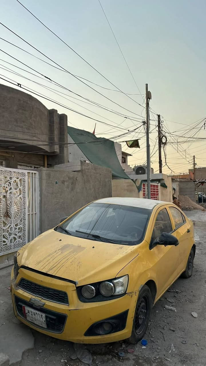 سلام عليكم عندي سياره شوفر ليت سونك للبيع السياره بيه كازكيت وبيه نواقص ابيعه على حاله السياره مابيه ضربيه لون اصفر موديل 2012  واذا حابين تتواصلون وياي هاذ رقمي  *********** عنواني زعفرانيه
